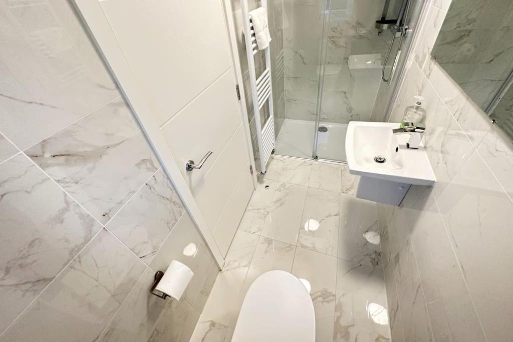 Paradigm House, Delightful 2-Bedroom Flat 4, Oxford Luaran gambar